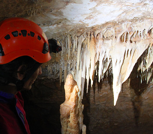 Spéléologie traditionnelle, explorations souterraines